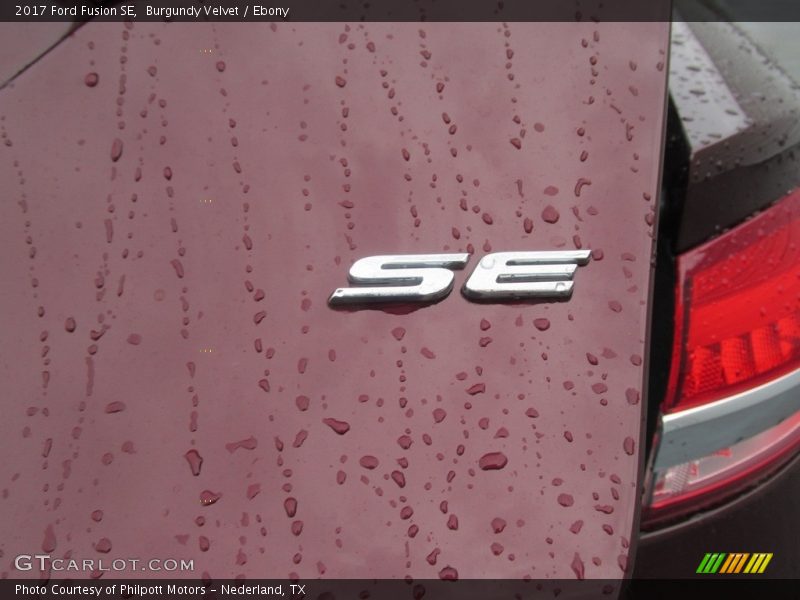 Burgundy Velvet / Ebony 2017 Ford Fusion SE