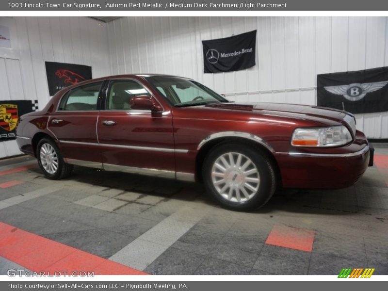 Autumn Red Metallic / Medium Dark Parchment/Light Parchment 2003 Lincoln Town Car Signature