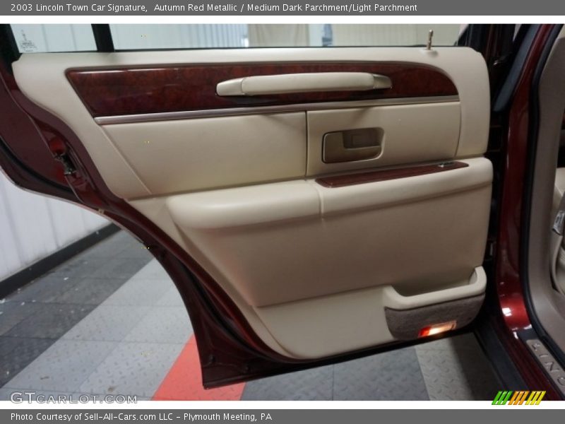 Autumn Red Metallic / Medium Dark Parchment/Light Parchment 2003 Lincoln Town Car Signature