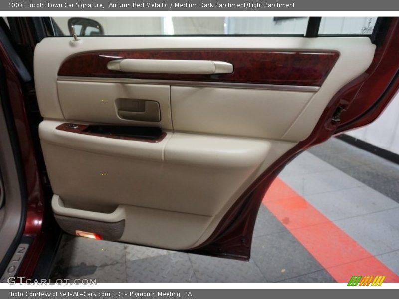 Autumn Red Metallic / Medium Dark Parchment/Light Parchment 2003 Lincoln Town Car Signature