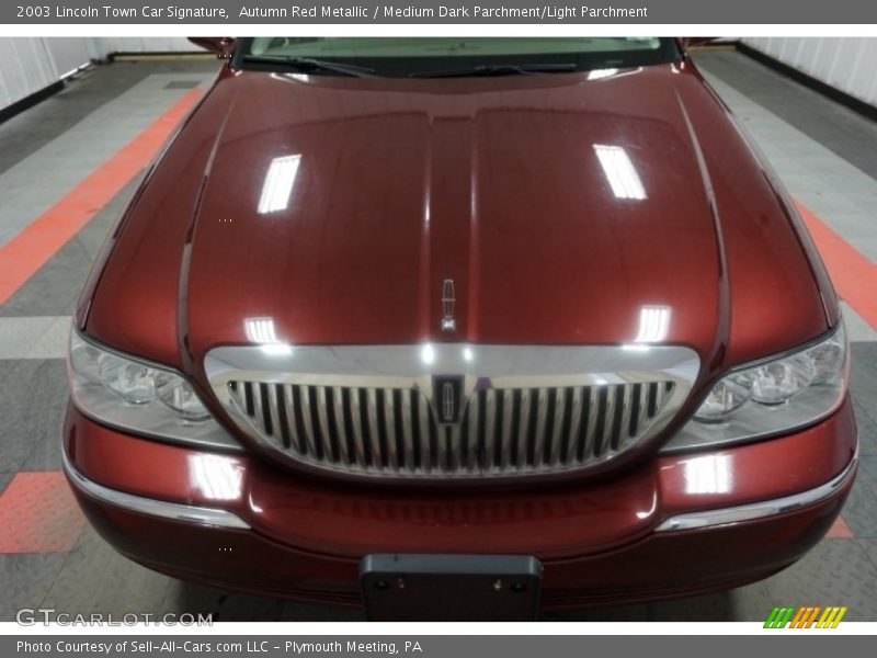 Autumn Red Metallic / Medium Dark Parchment/Light Parchment 2003 Lincoln Town Car Signature