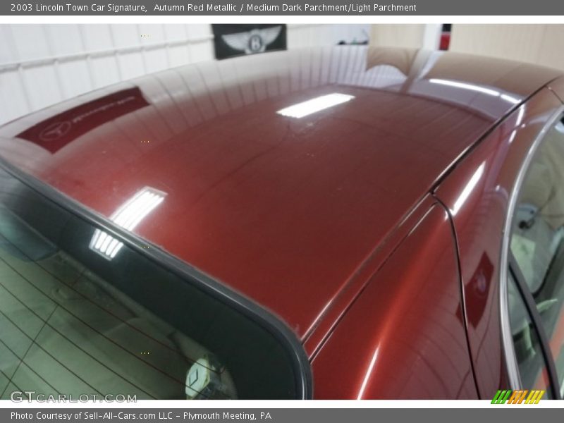 Autumn Red Metallic / Medium Dark Parchment/Light Parchment 2003 Lincoln Town Car Signature