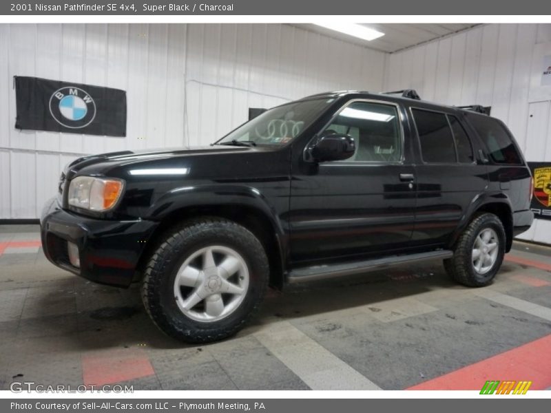 Super Black / Charcoal 2001 Nissan Pathfinder SE 4x4