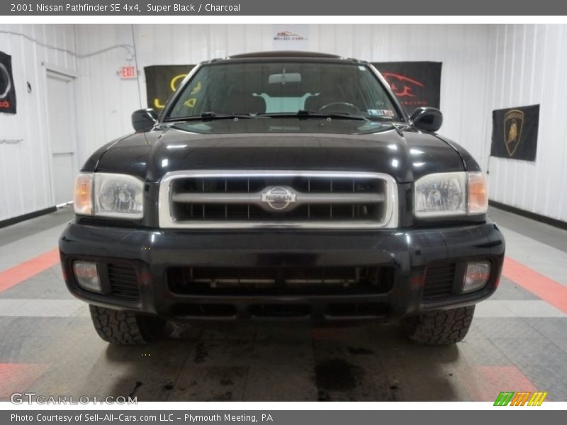Super Black / Charcoal 2001 Nissan Pathfinder SE 4x4