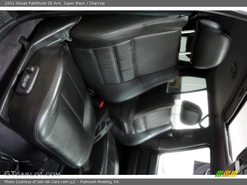Super Black / Charcoal 2001 Nissan Pathfinder SE 4x4