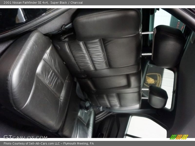 Super Black / Charcoal 2001 Nissan Pathfinder SE 4x4
