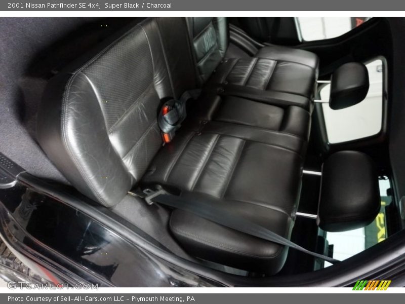 Super Black / Charcoal 2001 Nissan Pathfinder SE 4x4