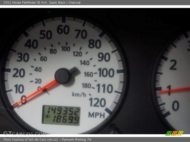 Super Black / Charcoal 2001 Nissan Pathfinder SE 4x4