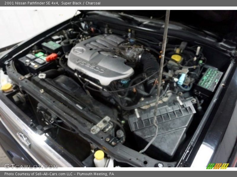 Super Black / Charcoal 2001 Nissan Pathfinder SE 4x4