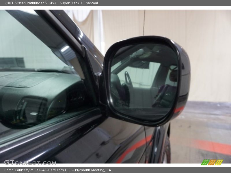 Super Black / Charcoal 2001 Nissan Pathfinder SE 4x4