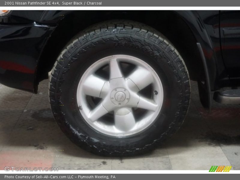 Super Black / Charcoal 2001 Nissan Pathfinder SE 4x4