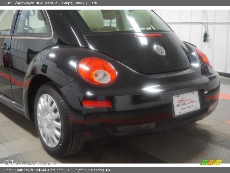 Black / Black 2007 Volkswagen New Beetle 2.5 Coupe