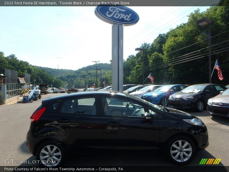 Tuxedo Black / Charcoal Black/Light Stone 2013 Ford Fiesta SE Hatchback