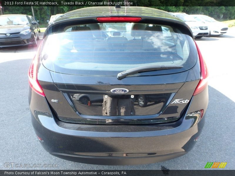 Tuxedo Black / Charcoal Black/Light Stone 2013 Ford Fiesta SE Hatchback