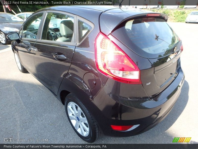 Tuxedo Black / Charcoal Black/Light Stone 2013 Ford Fiesta SE Hatchback