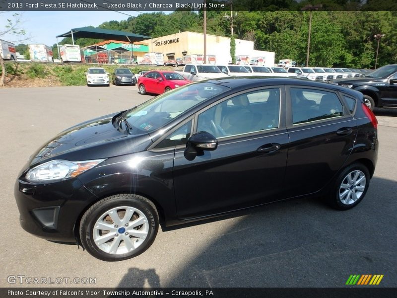 Tuxedo Black / Charcoal Black/Light Stone 2013 Ford Fiesta SE Hatchback