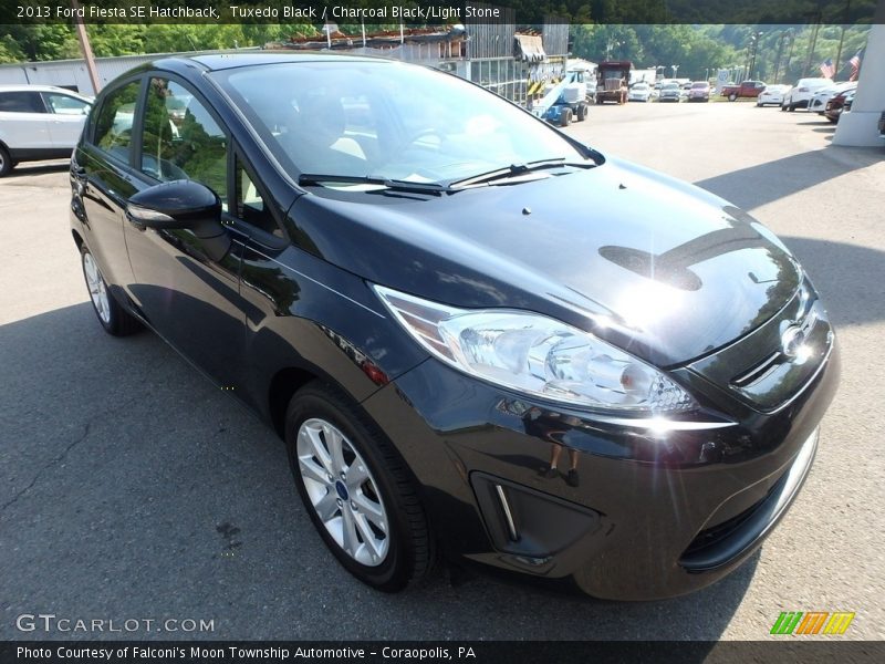 Tuxedo Black / Charcoal Black/Light Stone 2013 Ford Fiesta SE Hatchback