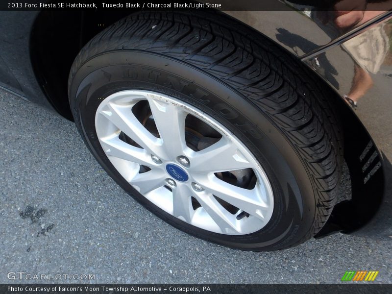 Tuxedo Black / Charcoal Black/Light Stone 2013 Ford Fiesta SE Hatchback