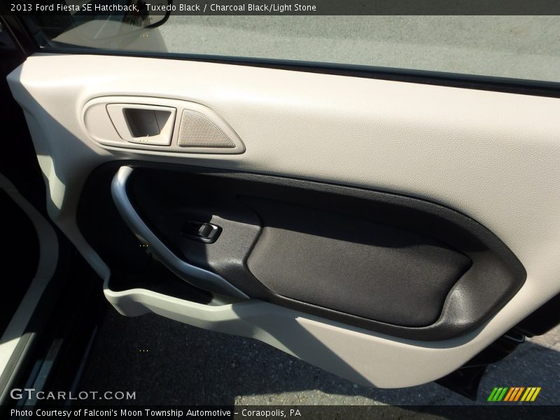 Tuxedo Black / Charcoal Black/Light Stone 2013 Ford Fiesta SE Hatchback