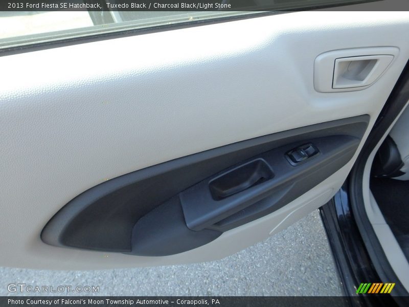 Tuxedo Black / Charcoal Black/Light Stone 2013 Ford Fiesta SE Hatchback
