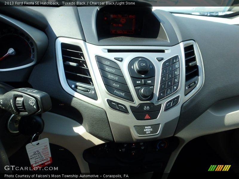 Tuxedo Black / Charcoal Black/Light Stone 2013 Ford Fiesta SE Hatchback