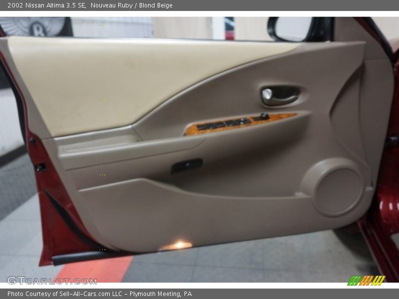 Nouveau Ruby / Blond Beige 2002 Nissan Altima 3.5 SE