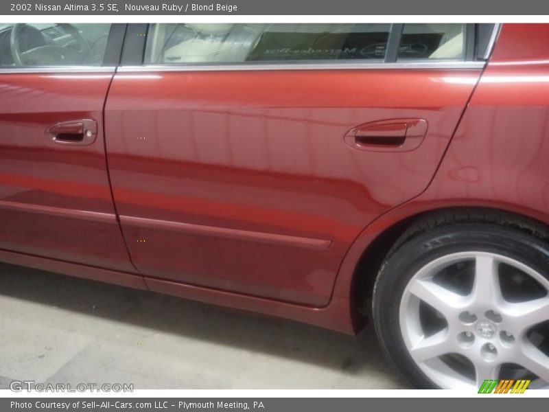 Nouveau Ruby / Blond Beige 2002 Nissan Altima 3.5 SE