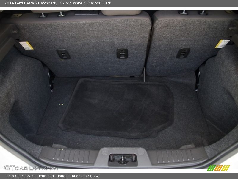 Oxford White / Charcoal Black 2014 Ford Fiesta S Hatchback