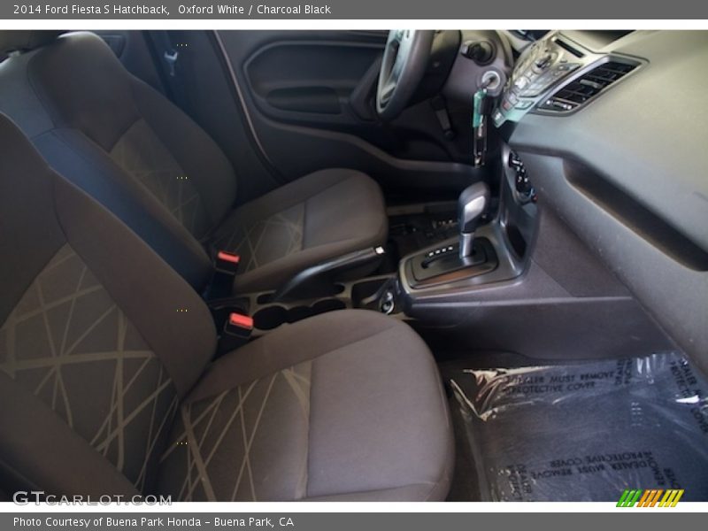 Oxford White / Charcoal Black 2014 Ford Fiesta S Hatchback