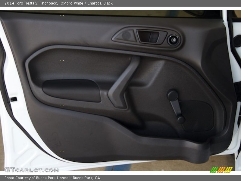 Oxford White / Charcoal Black 2014 Ford Fiesta S Hatchback