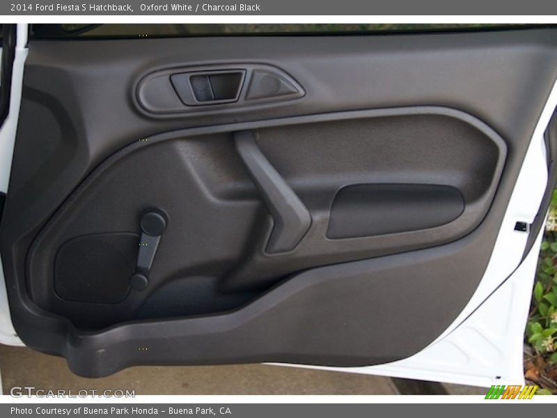 Oxford White / Charcoal Black 2014 Ford Fiesta S Hatchback
