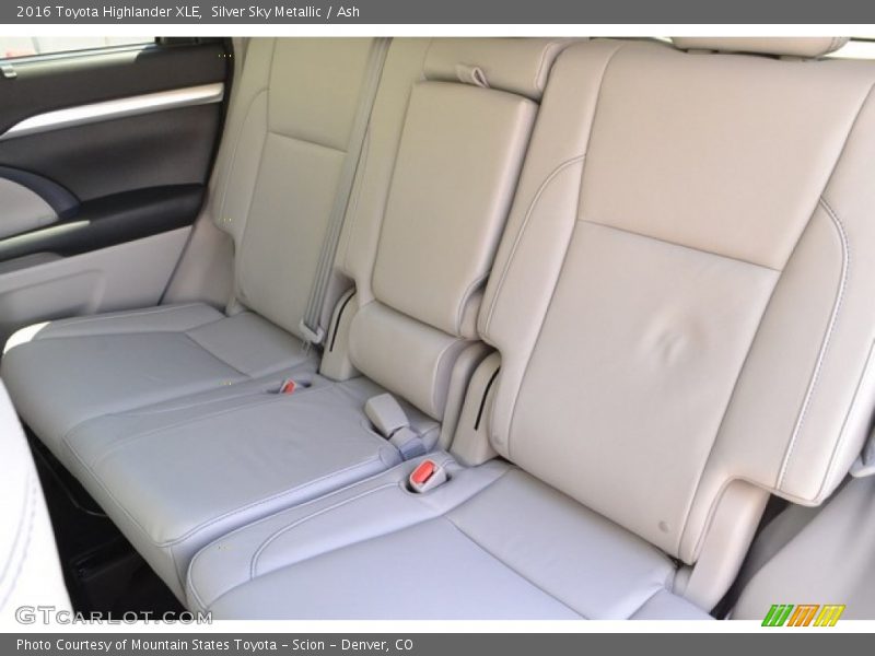 Silver Sky Metallic / Ash 2016 Toyota Highlander XLE