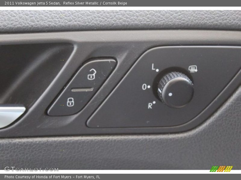 Reflex Silver Metallic / Cornsilk Beige 2011 Volkswagen Jetta S Sedan