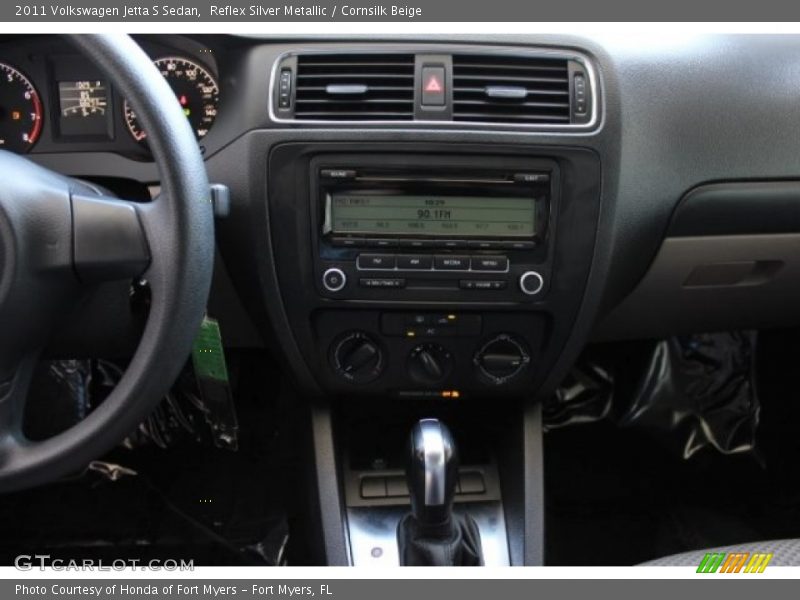 Reflex Silver Metallic / Cornsilk Beige 2011 Volkswagen Jetta S Sedan