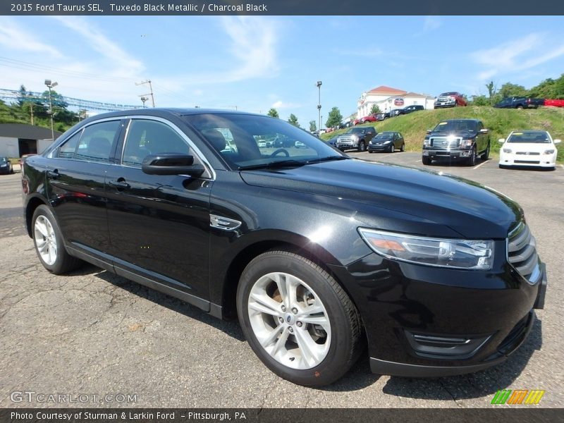 Tuxedo Black Metallic / Charcoal Black 2015 Ford Taurus SEL