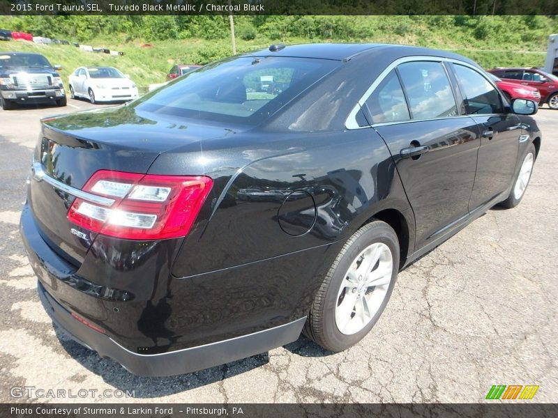 Tuxedo Black Metallic / Charcoal Black 2015 Ford Taurus SEL