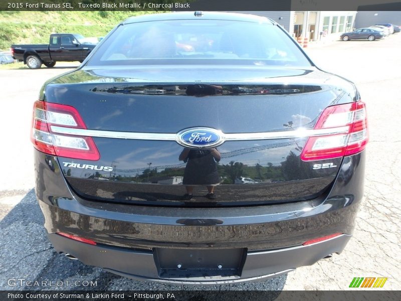 Tuxedo Black Metallic / Charcoal Black 2015 Ford Taurus SEL