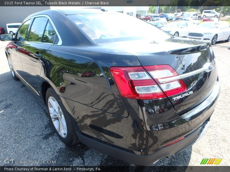 Tuxedo Black Metallic / Charcoal Black 2015 Ford Taurus SEL