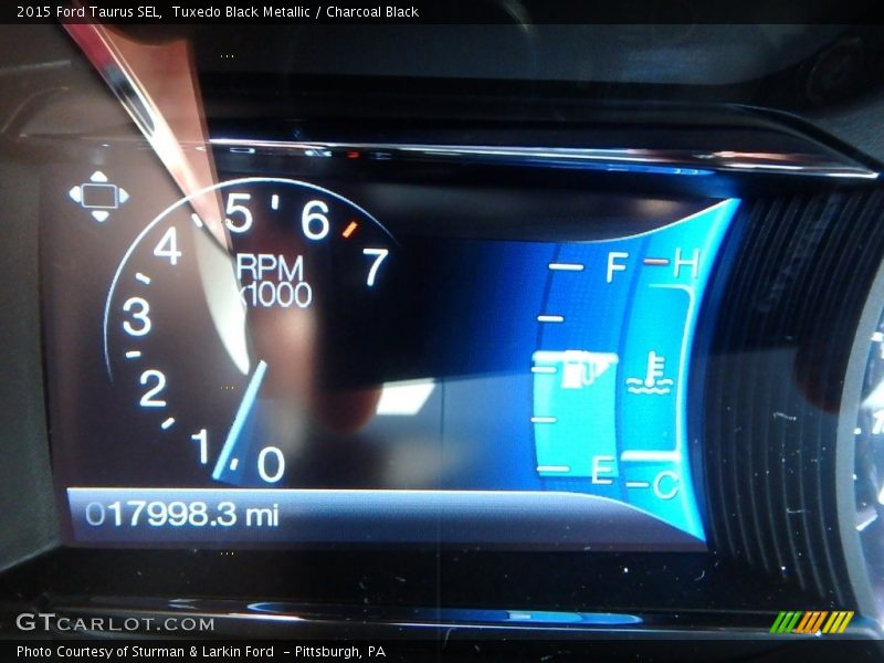 Tuxedo Black Metallic / Charcoal Black 2015 Ford Taurus SEL