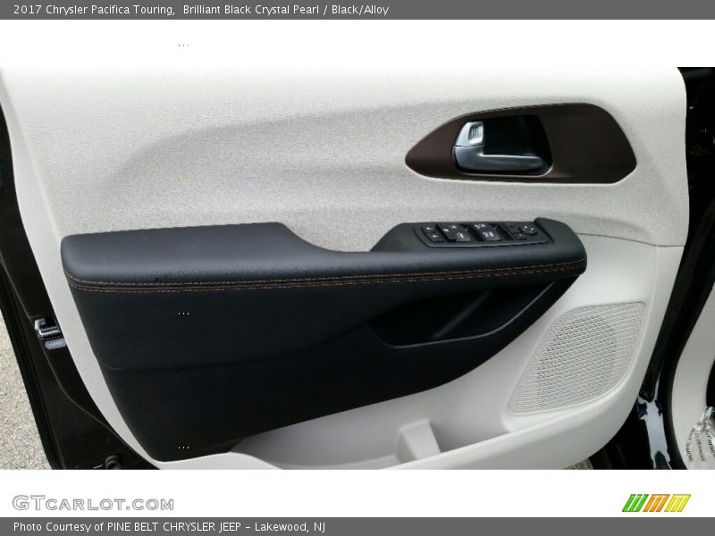 Brilliant Black Crystal Pearl / Black/Alloy 2017 Chrysler Pacifica Touring