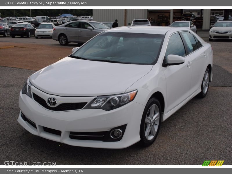 Super White / Black/Ash 2014 Toyota Camry SE