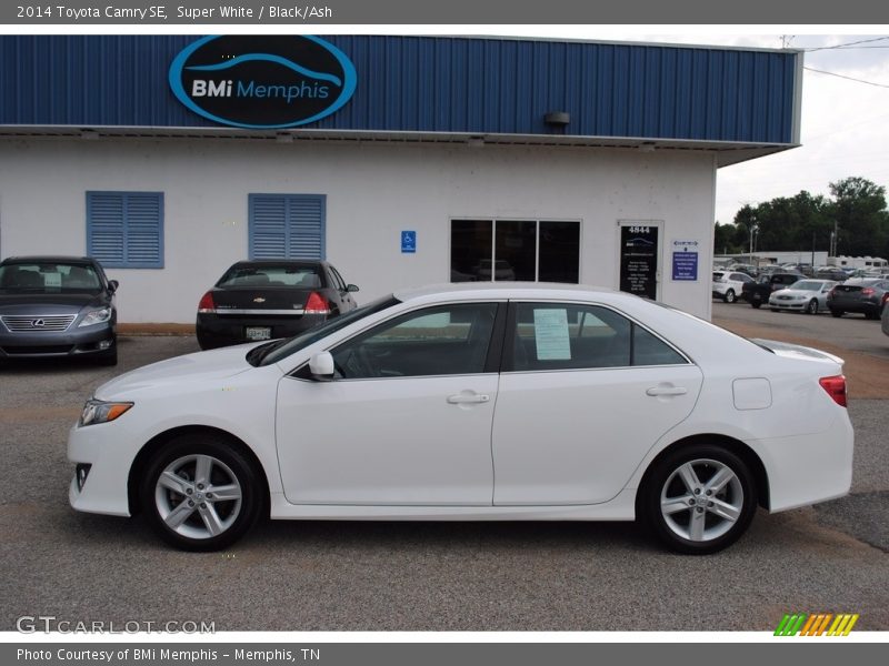 Super White / Black/Ash 2014 Toyota Camry SE
