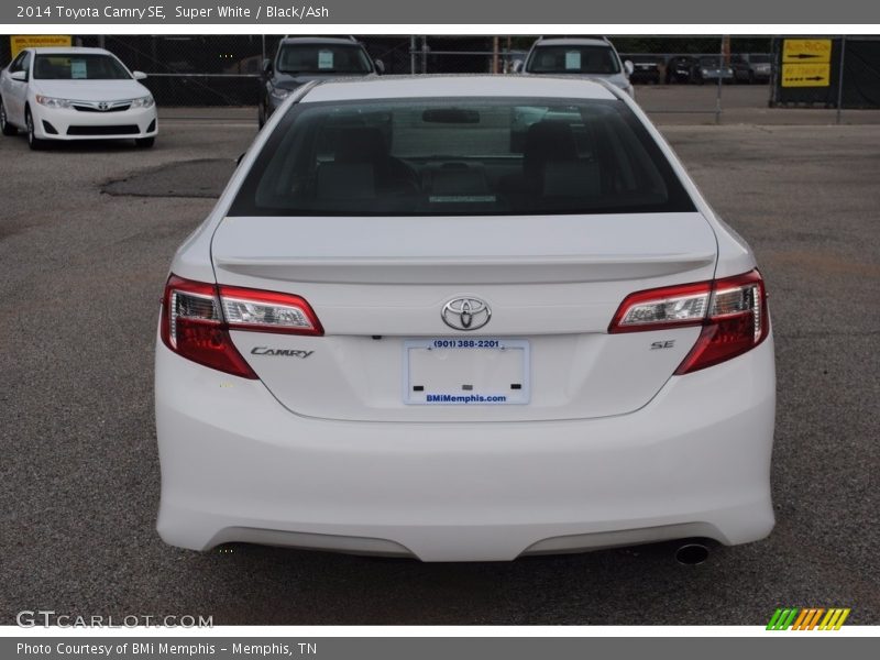 Super White / Black/Ash 2014 Toyota Camry SE