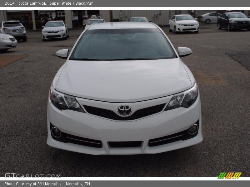 Super White / Black/Ash 2014 Toyota Camry SE