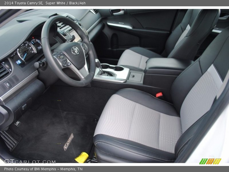 Super White / Black/Ash 2014 Toyota Camry SE