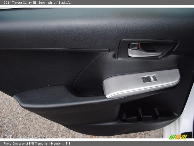Super White / Black/Ash 2014 Toyota Camry SE