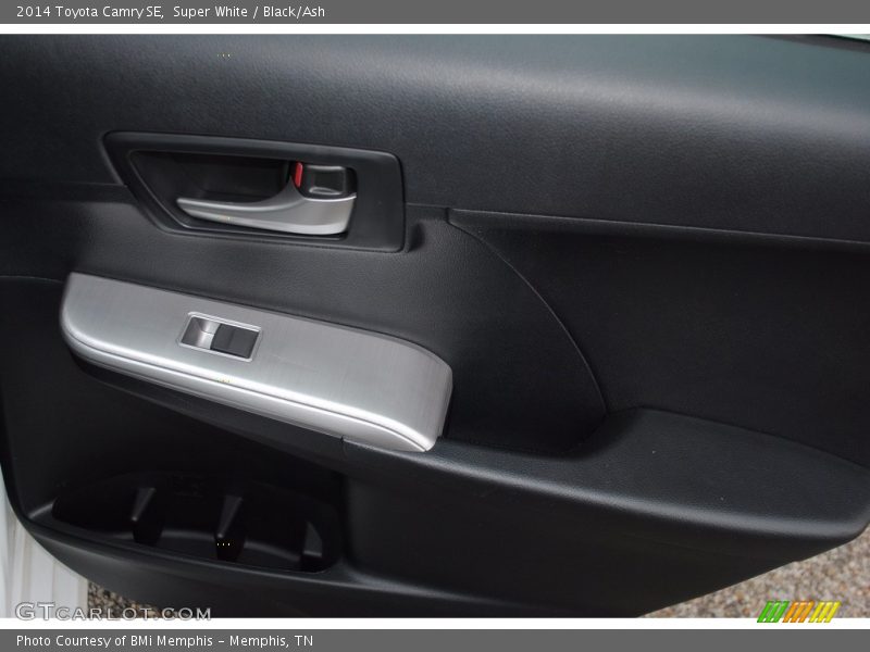 Super White / Black/Ash 2014 Toyota Camry SE