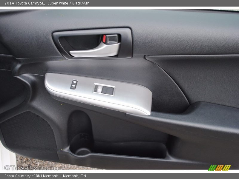 Super White / Black/Ash 2014 Toyota Camry SE
