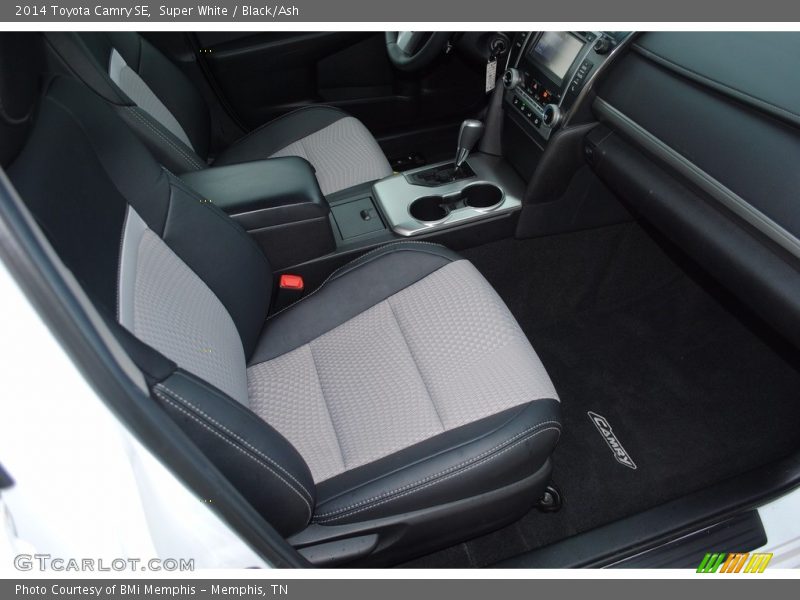Super White / Black/Ash 2014 Toyota Camry SE