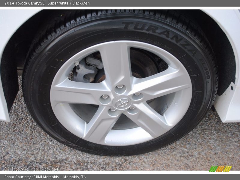 Super White / Black/Ash 2014 Toyota Camry SE